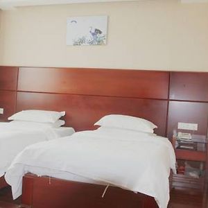 Standard Zimmer mit Kingsize-Bett